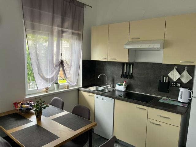 Apartman Laura Dramalj Rom bilde