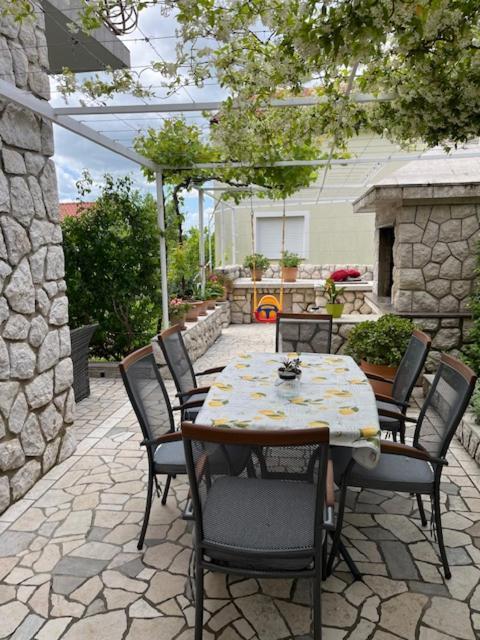 Apartman Laura Dramalj Rom bilde