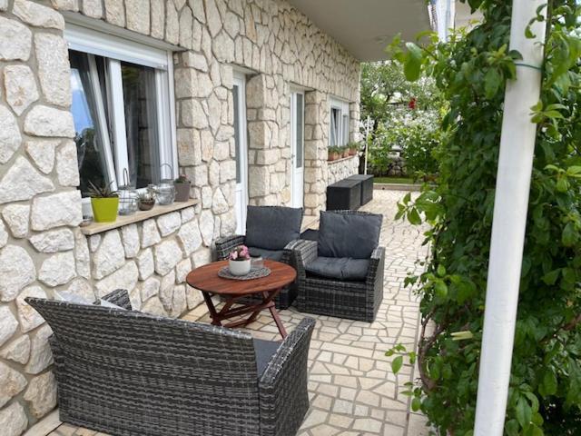 Apartman Laura Dramalj Rom bilde