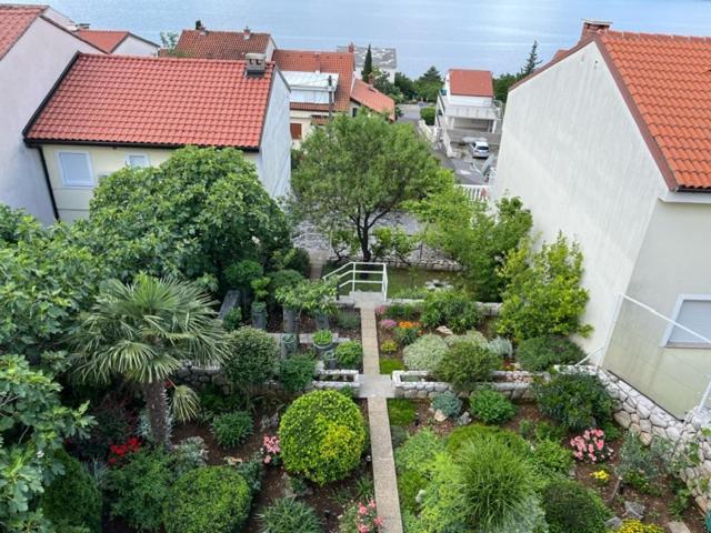 Apartman Laura Dramalj Rom bilde