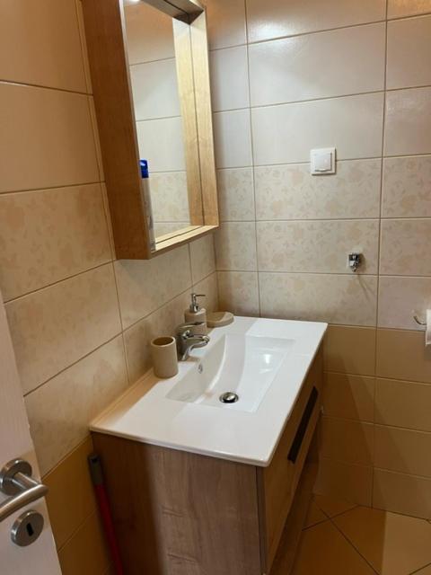 Apartman Laura Dramalj Rom bilde
